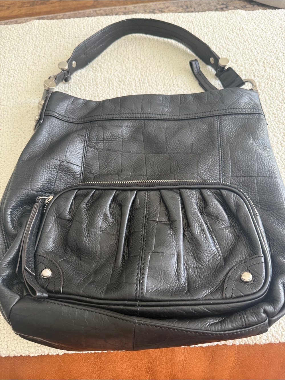 b Makowski Classic Black Leather Shoulder Bag with Front Pouch